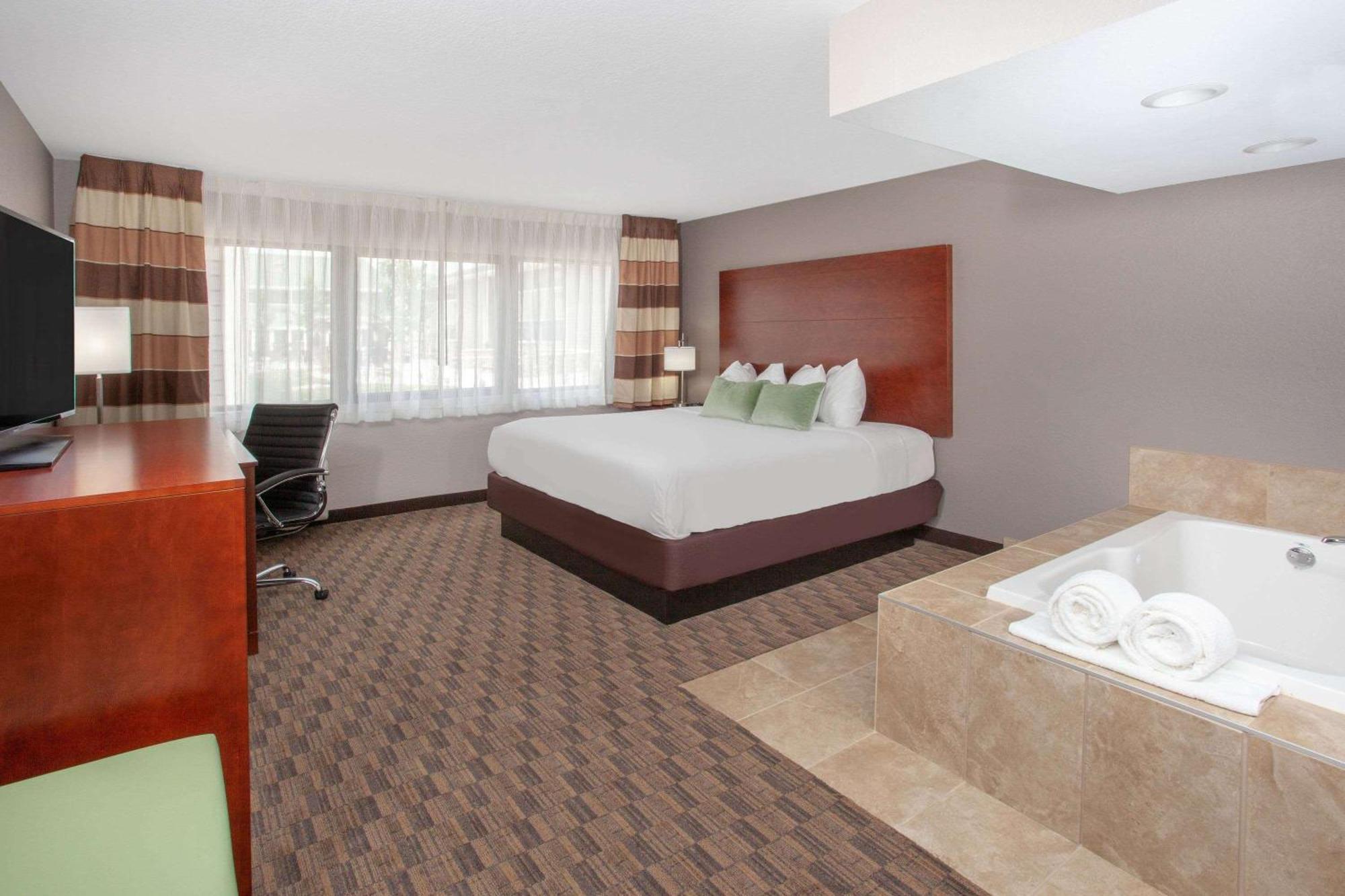 Wyndham Garden Fort Wayne Zewnętrze zdjęcie